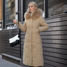 Eleganter Stylischer Langer Warmer Daunenmantel mit Fellbesatz für Damen | Ideal für den Winter – Beige