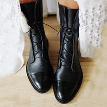 Damen Zeitlose Schwarze Leder Combat Stiefel – Schwarz