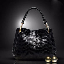 Handtasche in Kroko-Optik | Hochglanz-Finish | Elegant & Zeitlos – Schwarz