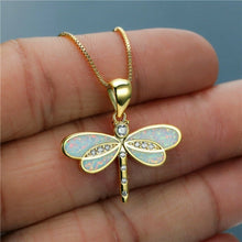 Libellen-Halskette in Gold mit Opal – Weiß