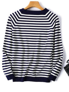 Übergroßer Gestreifter Strickpullover Mit Rundhalsausschnitt Für Damen | Ideal für den Winter – Marineblau gestreift