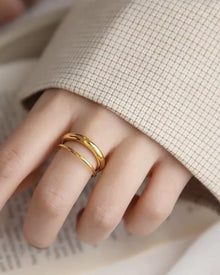 Aria | Gold Ton Glänzen Unendlicher Bandring – Gold