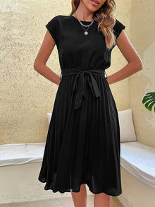 Klara  | Kurzärmeliges plissiertes lässiges Minikleid für den Sommer – Schwarz