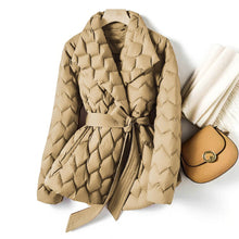 Doris | Damen Gesteppter Gürtel Winter Puffer Mantel – Sandsteinbeige