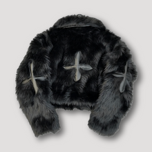 Kory | Cropped Faux Plüsch Flauschiger Pelz Kreuz-Patchwork Jacke – Schwarz