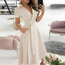 Demi - A-Linien-Kleid mit V-Ausschnitt – Beige
