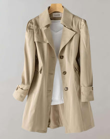 Nina - Lange geknöpfte Manteljacke mit großem Kragen und Seitentaschen Jacke – Khaki