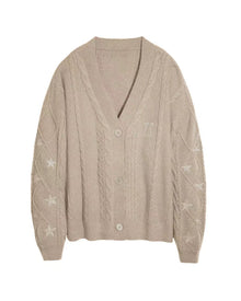 Damen nan großzügiger Grobstrick-Cardigan mit Zopfmuster, V-Ausschnitt und Sternstickereien Drune – Khaki