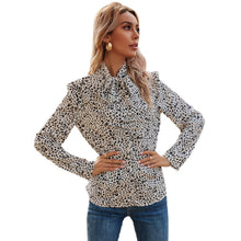 Damen elegante Bluse mit Rüschendetails und edlem Leopardenmuster – Weiß
