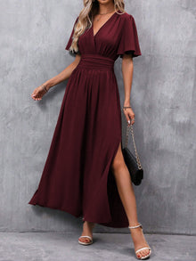 Schwarzes Maxikleid Damen – V-Ausschnitt, Schlitz & Flatterärmel – Weinrot
