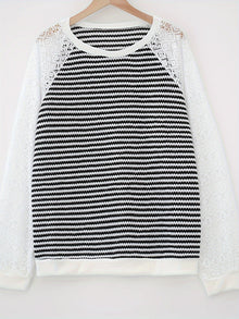 Damen nan Pullover mit Waffelstruktur, Raglanform und transparenter Spitzenärmel Drune – Schwarz-Weiß gestreift