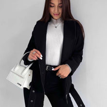 Damen kurzer Wollmantel mit Gürtel und Pattentaschen – Schwarz