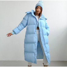 Abigail – Lange Pufferjacke mit hohem Kragen für Damen | Ultrawarmer, langer Steppmantel – Hellblau