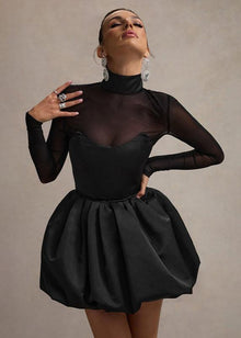 Damen Mini-Kleid aus Satin mit Puffrock und V-Ausschnitt – Schwarz