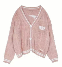 Damen nan kurz geschnittene Strickjacke mit V-Ausschnitt, Kontrastpaspel und oversized Ärmeln Drune – Rosa