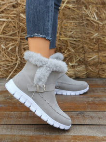 Damen nan gefütterte Kurzstiefel mit Kunstfellbesatz, Velourslederoptik, seitlichem Reißverschluss, dekorativer Metallschnalle und profilierter Lightweight-Sohle Drune – Grau