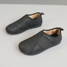 Damen Hausschuhe mit isolierendem Fleece-Innenfutter und rutschfester Sohle – Schwarz