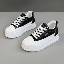 Damen Plateau-Sneaker mit atmungsaktiver Oberflächenstruktur und rutschfester Laufsohle – Schwarz