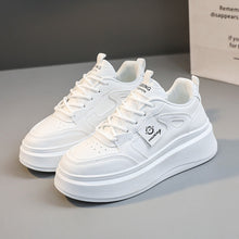 Damen Plateau Sneakers mit atmungsaktiver Oberflächenstruktur und dämpfender Laufsohle – Weiß