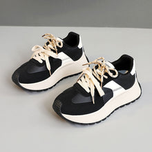 Damen Sportliche Plateau-Sneaker mit modischem Design und atmungsaktiver Oberflächenstruktur – Schwarz