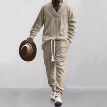 Herren nan gestricktes Lounge-Set mit V-Ausschnitt, Kabelstruktur und Kordelzug-Jogginghose Drune – Khaki