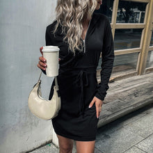Damen sportliches Kleid mit Reißverschluss und regulierbarem Gürtel – Schwarz