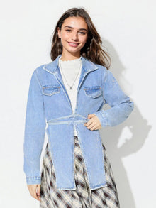 Damen Jeansjacke im modernen Oversized-Stil mit verkürztem Schnitt und praktischen Taschen – Hellblau