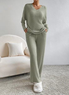 Damen gemütlicher Strickanzug im modernen Rippdesign – Hellgrün