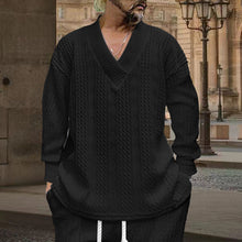 Herren nan grob gestrickter V-Ausschnitt-Pullover mit Zopfmuster und relaxed Fit Drune – Schwarz
