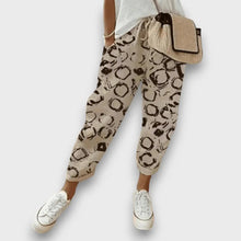 Benia – Luftige Freizeithose mit femininer Silhouette – Beige mit Muster