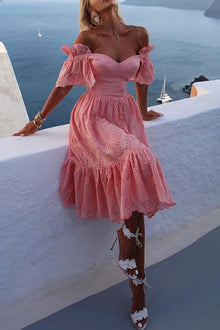Ava® | Kleid mit Rüschen, schulterfrei und Ausschnitt – Rosa