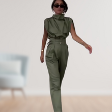 Ärmelloser Jumpsuit | Taillierter Schnitt | Elegante Raffinesse – Armeegrün