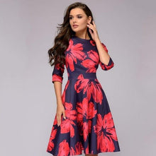 Vintara™ – Elegantes Damenkleid im Retro Stil, Figurbetont & Vielseitig – Rot geblümt