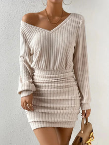 Geripptes Strick-Minikleid – Beige