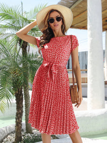 Norlina | Figurschmeichelndes Kleid mit Blumenmuster – Rot