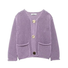 Strickjacke mit Netzstruktur | Große Zierknöpfe | Vintage-Charme – Lila