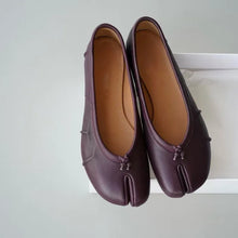 Damen Dirndl Schuhe mit geteilter Spitze | Flach – Weinrot