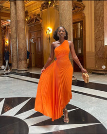 Regina™ – Damen Satin Kleid für Festliche Anlässe Elegante Passform – Orange