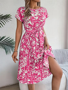 Liriane | Figurschmeichelndes Kleid mit Blumenmuster – Blumen | Rosa