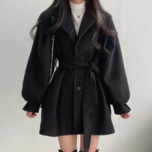 Trenchcoat Damen Kurz Modern | Oversized Elegant – Schwarz