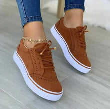 Isadora - Schicke Wildleder-Schnürsneaker mit Plateausohle | Plateau-Sneakers aus perforiertem Wildleder – Braun