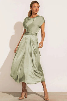 Damen Midikleid – Satin – Eleganter Schnitt mit Wasserfallausschnitt – Hellgrün