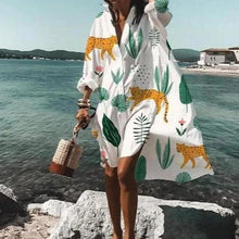 Hermine - Mühelose Eleganz: Übergroßes weißes Hemdblusenkleid | Luftige Beachwear: Lässiges Oversized-Hemdkleid – Panther Druck