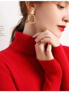 Gerippter Rollkragenpullover | Figurbetonter Schnitt | Zeitlose Eleganz – Rot