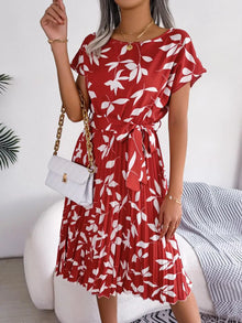 Plisseekleid mit Taillengürtel | Florales Muster | Elegante Silhouette – Blätter | Rot