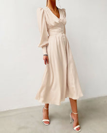 Drune | Elegante Satinkleider für Frühling und Sommer – Beige
