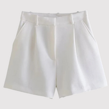 Frieda | Elegante Faltenshorts – Weiß