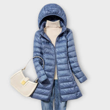 Anvera – Ultraleichte Daunenjacke mit Kapuze – Blau