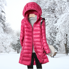 Klassischer gesteppter Wintermantel mit Kapuze für Frauen – Fucsia