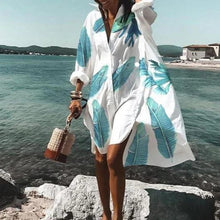 Hermine - Mühelose Eleganz: Übergroßes weißes Hemdblusenkleid | Luftige Beachwear: Lässiges Oversized-Hemdkleid – Blauer Druck